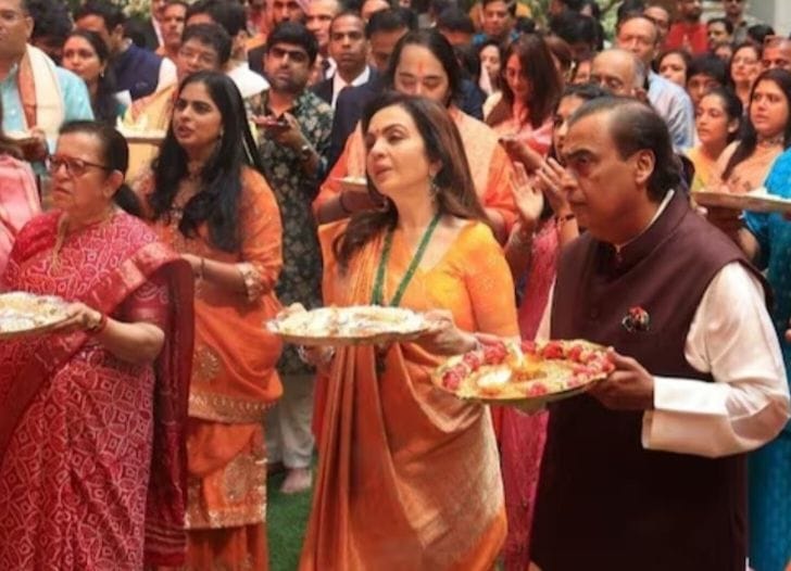 The News House Nita Ambani Shines at Ambani Family's Grand Ganesh Chaturthi Celebration: A Display of Tradition and Elegance